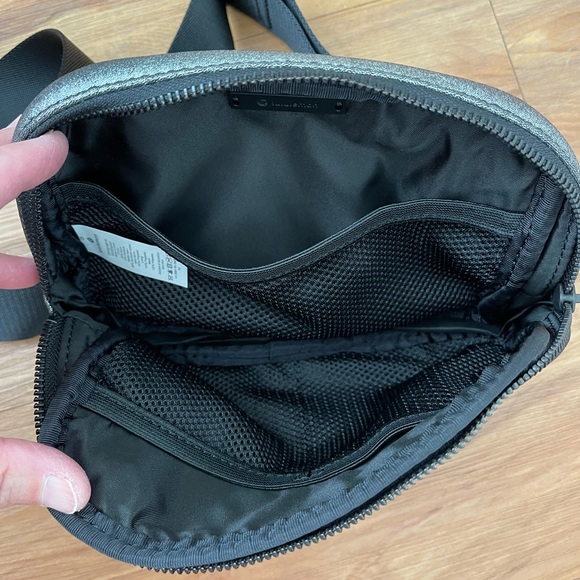 Lululemon Cross Body Belt Bag Silver/Black - Picture 5 of 8